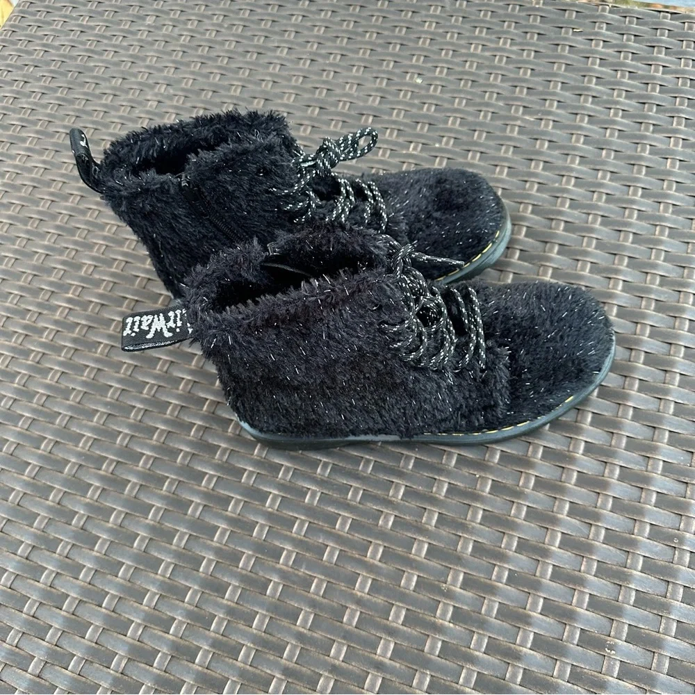 New Dr. Martens 1460 Pascal Black Tinsel Faux Fur Boots Size 4, Youth Kids Shoes